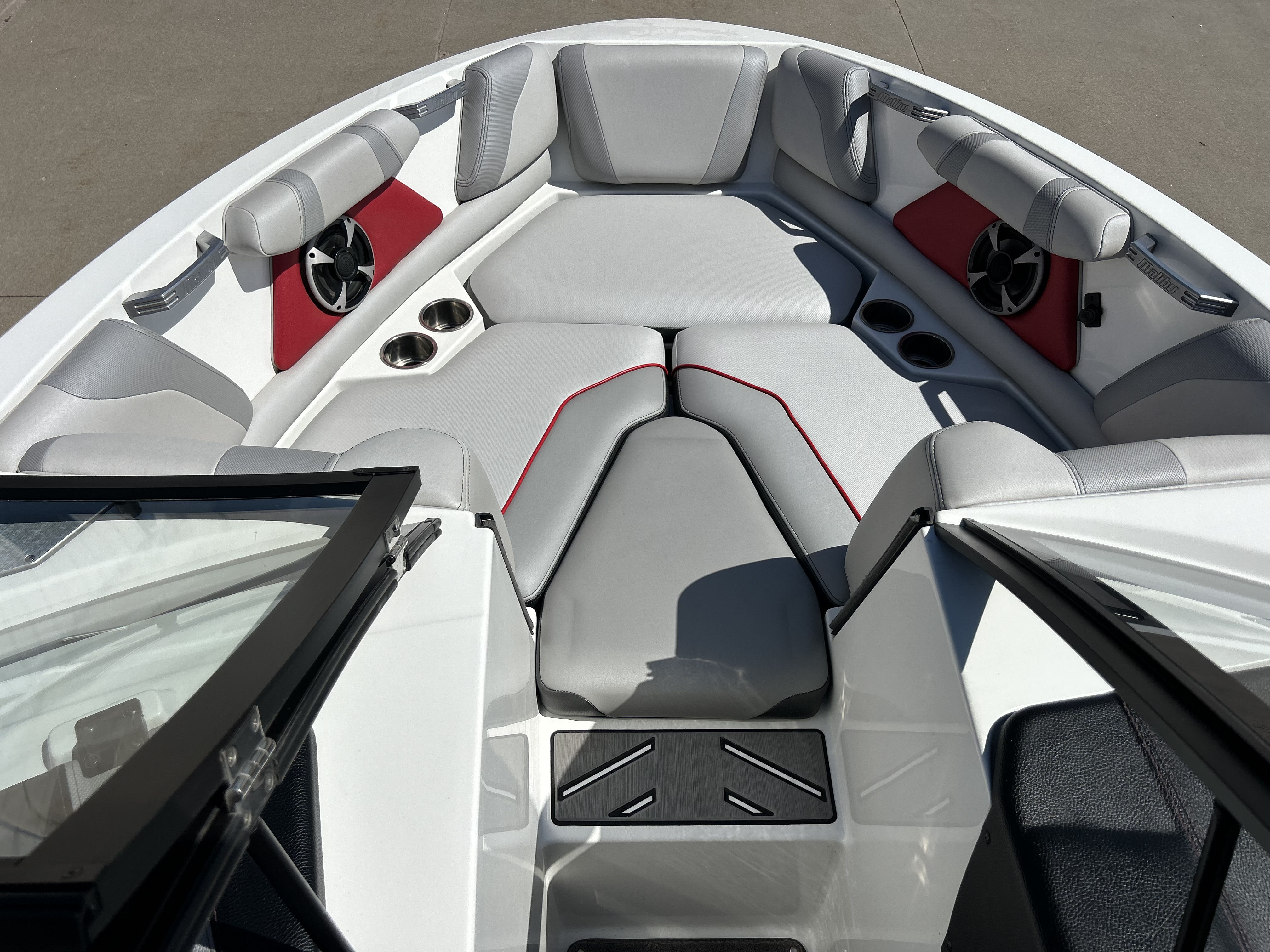 2017 Malibu 21 VLX Icon